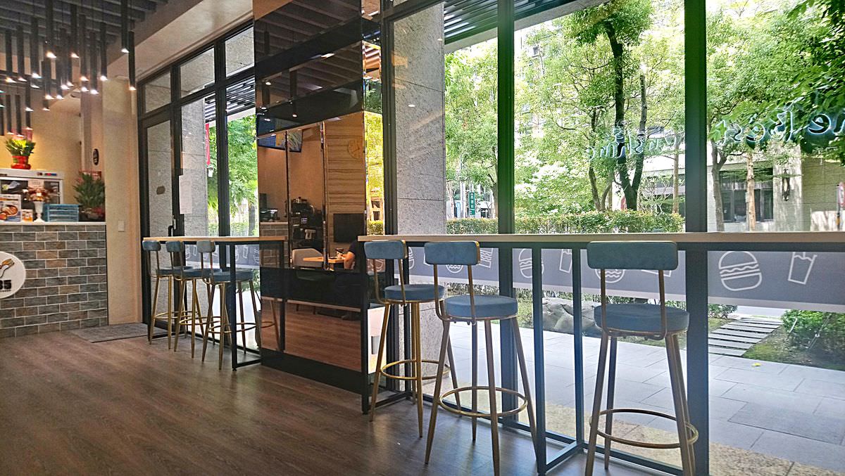 新北新莊區。6:35 Brunch || 早餐爽吃日式厚切炸豬排炒泡麵!!特製辣醬超正點 - 第1張圖