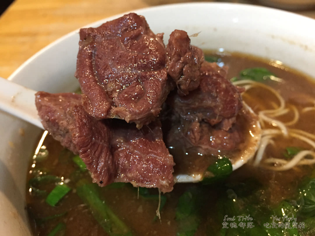 新北新店區。黑莊牛肉麵 || 牛肉大塊且湯頭獨特的原汁牛肉麵 - 第5張圖