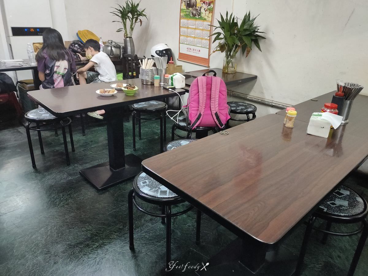台北大同區。鹿港魯肉飯(鹿港滷肉飯) || 酸菜滷肉飯鹹香美味,迪化街大稻埕在地50年老店 - 第3張圖