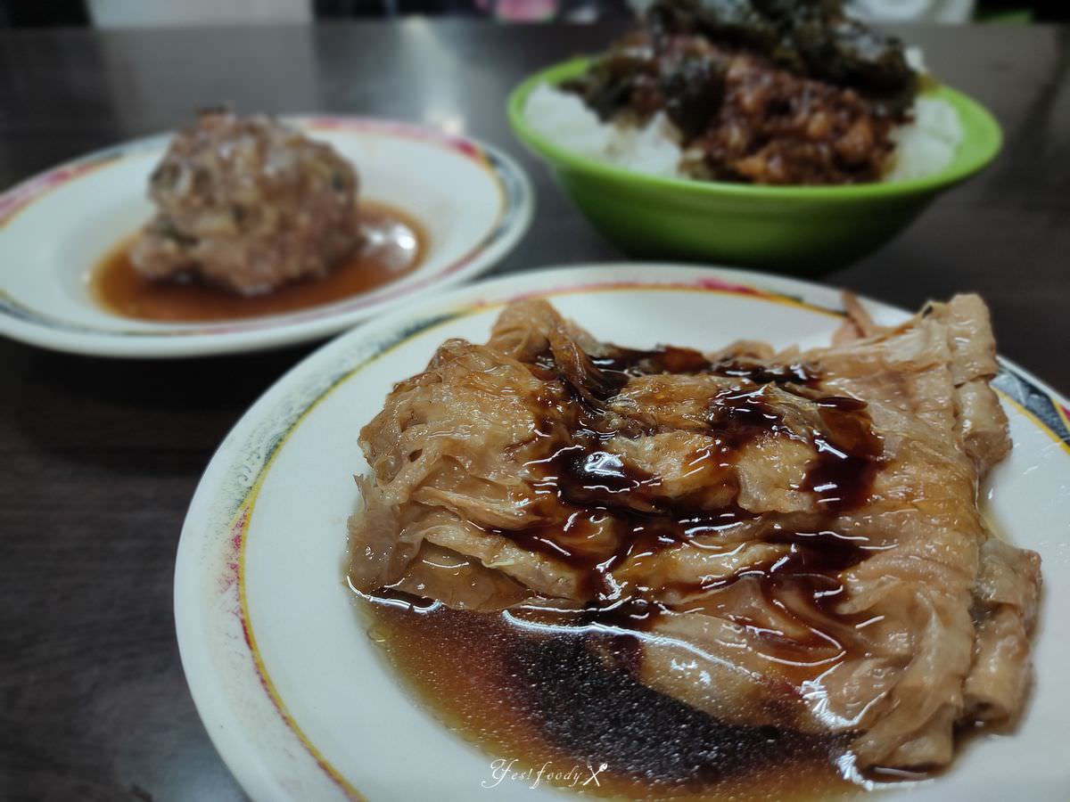 台北大同區。鹿港魯肉飯(鹿港滷肉飯) || 酸菜滷肉飯鹹香美味,迪化街大稻埕在地50年老店 - 第6張圖