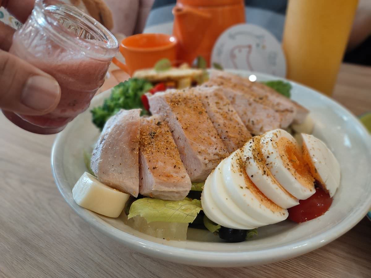 台北松山區。Meerkat75 Café – 75度獴主題餐廳 || 與超萌狐獴近距離互動下午茶 - 第27張圖
