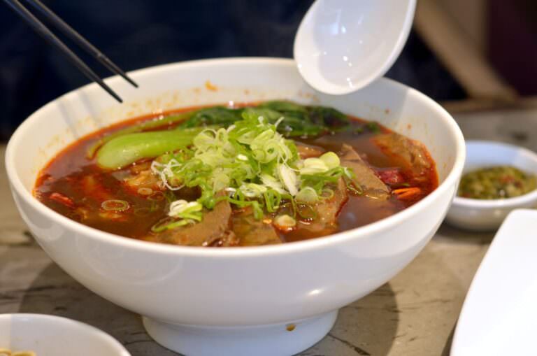台北市南港區。Neverland Noodle Bar牛肉麵 || 手臂長浮誇牛小排牛肉麵超吸晴,南港必吃牛肉麵推薦 - 第18張圖