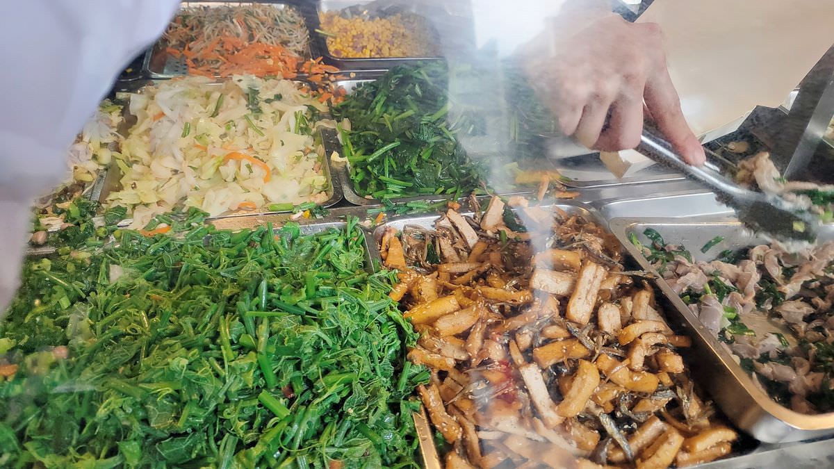 台北市中正區。巧福便當 || 超人氣的小雞飯,你吃過沒?每到用餐時間就排成人龍,供應吃貨們18款平價又美味便當。 - 第4張圖