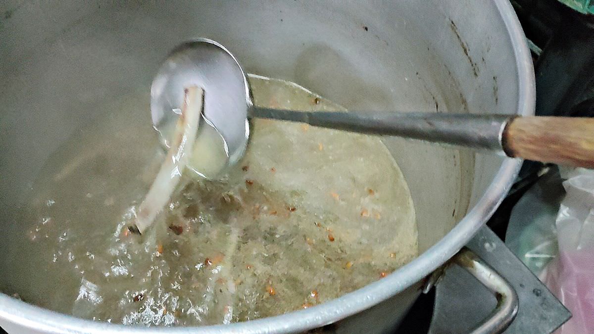 台北市中正區。巧福便當 || 超人氣的小雞飯,你吃過沒?每到用餐時間就排成人龍,供應吃貨們18款平價又美味便當。 - 第10張圖