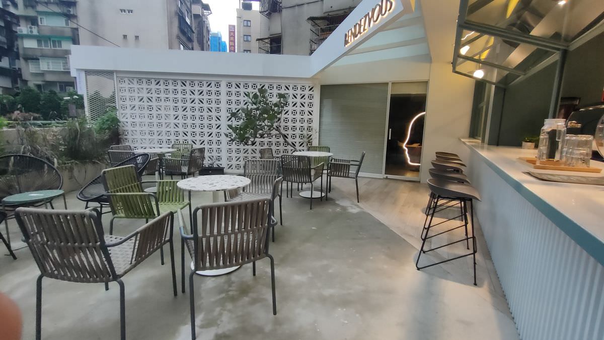 台北松山區。Rendezvous秘點 || 你我相遇的秘密基地,集咖啡、藝廊、廚藝教室、會議室、戶外庭園的多功能場地租借共享空間 - 第4張圖