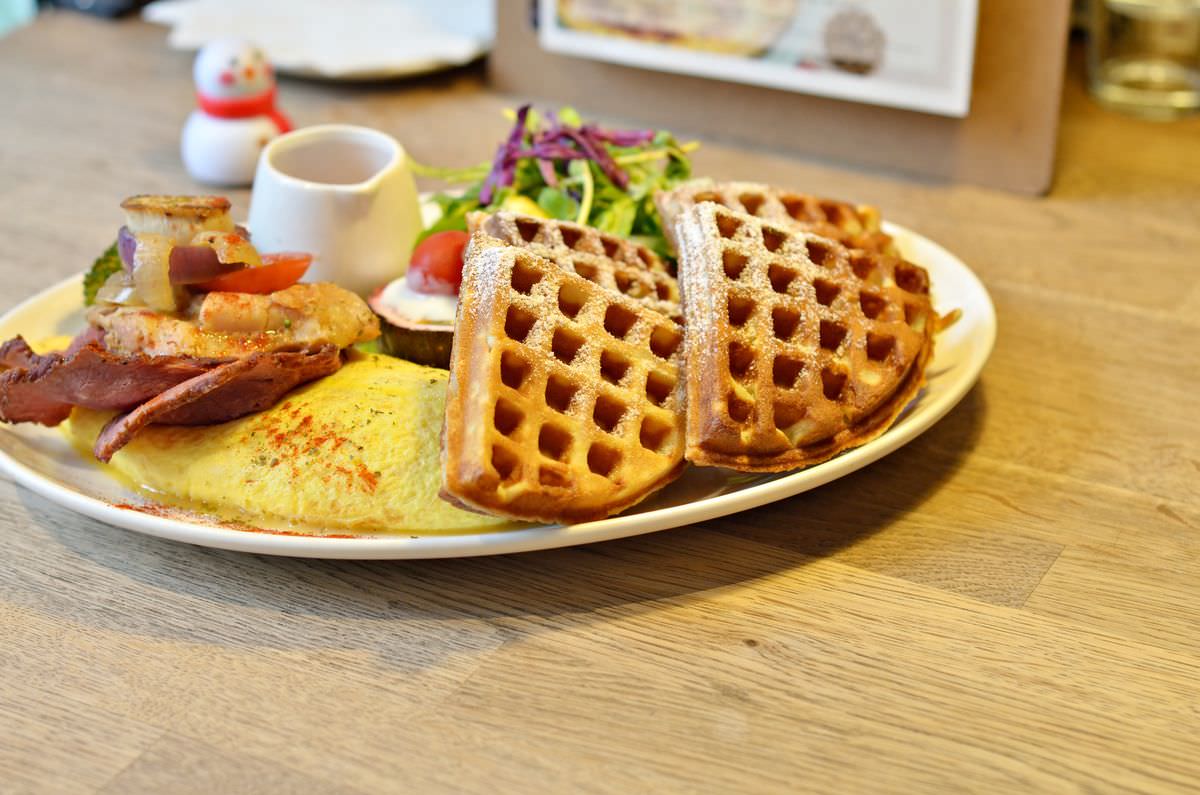 台北信義區。We&Me Cafe || 信義區早午餐全天侯享用,窗邊就能欣賞101大樓城市景色 - 第8張圖