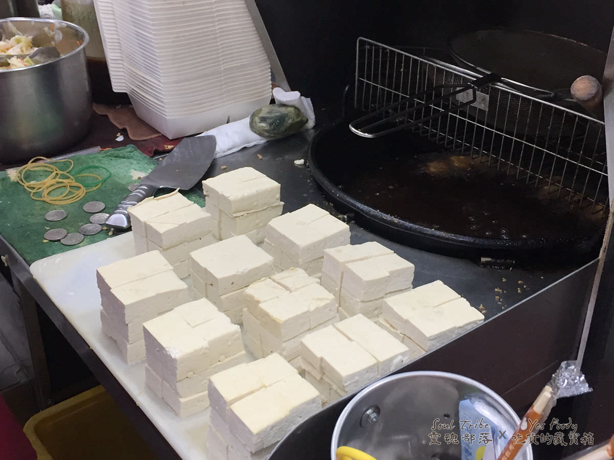 新北新店區。阿扁麵線臭豆腐 || 炸到酥香的金塊臭豆腐 - 第3張圖