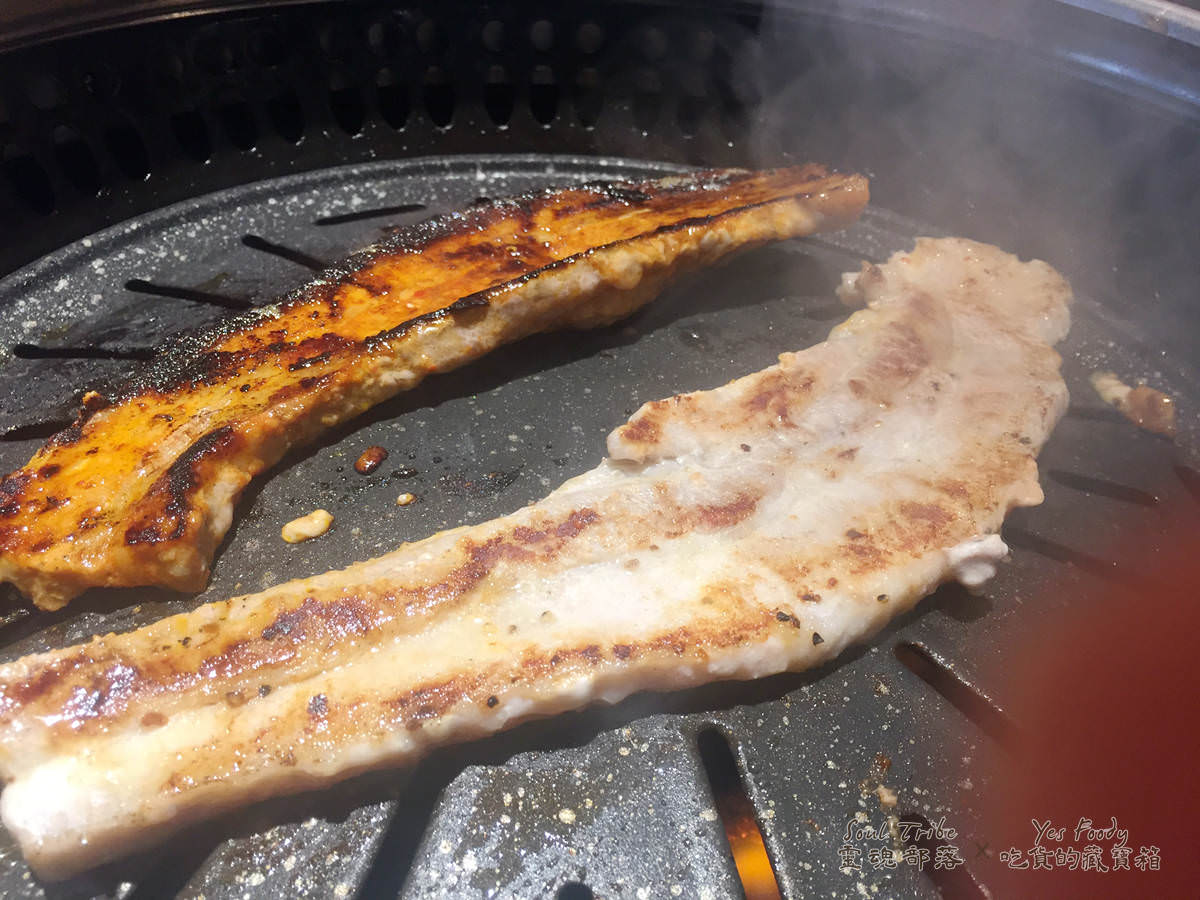 新北新店區。碧潭廣場阿豬媽韓式烤肉吃到飽 || 肥美五花肉烤到吱吱作響香氣四溢 - 第8張圖