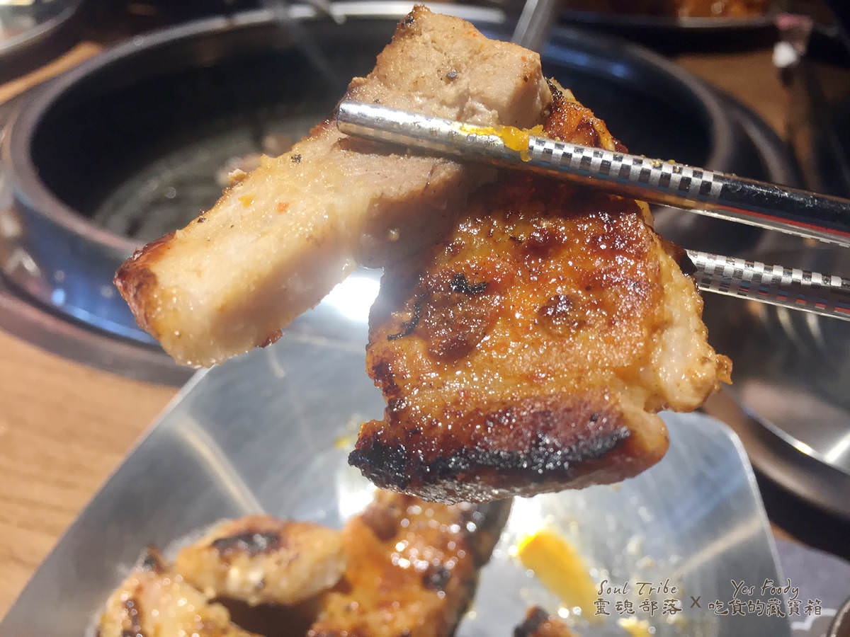 新北新店區。碧潭廣場阿豬媽韓式烤肉吃到飽 || 肥美五花肉烤到吱吱作響香氣四溢 - 第10張圖