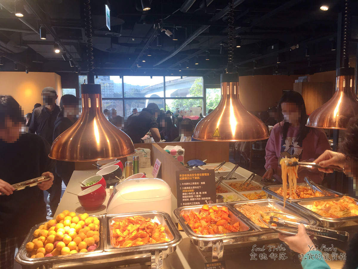 新北新店區。碧潭廣場阿豬媽韓式烤肉吃到飽 || 肥美五花肉烤到吱吱作響香氣四溢 - 第17張圖
