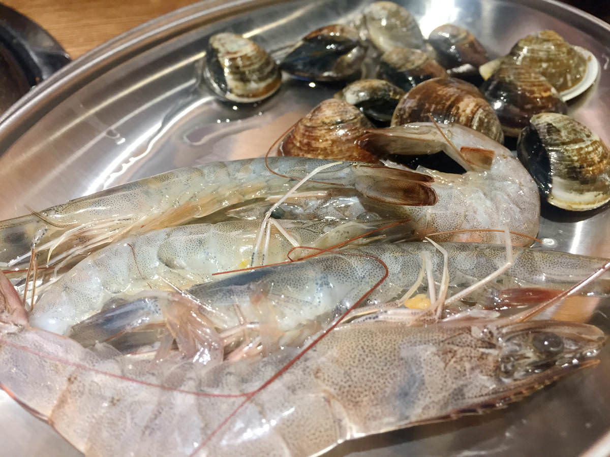 新北新店區。碧潭廣場阿豬媽韓式烤肉吃到飽 || 肥美五花肉烤到吱吱作響香氣四溢 - 第16張圖