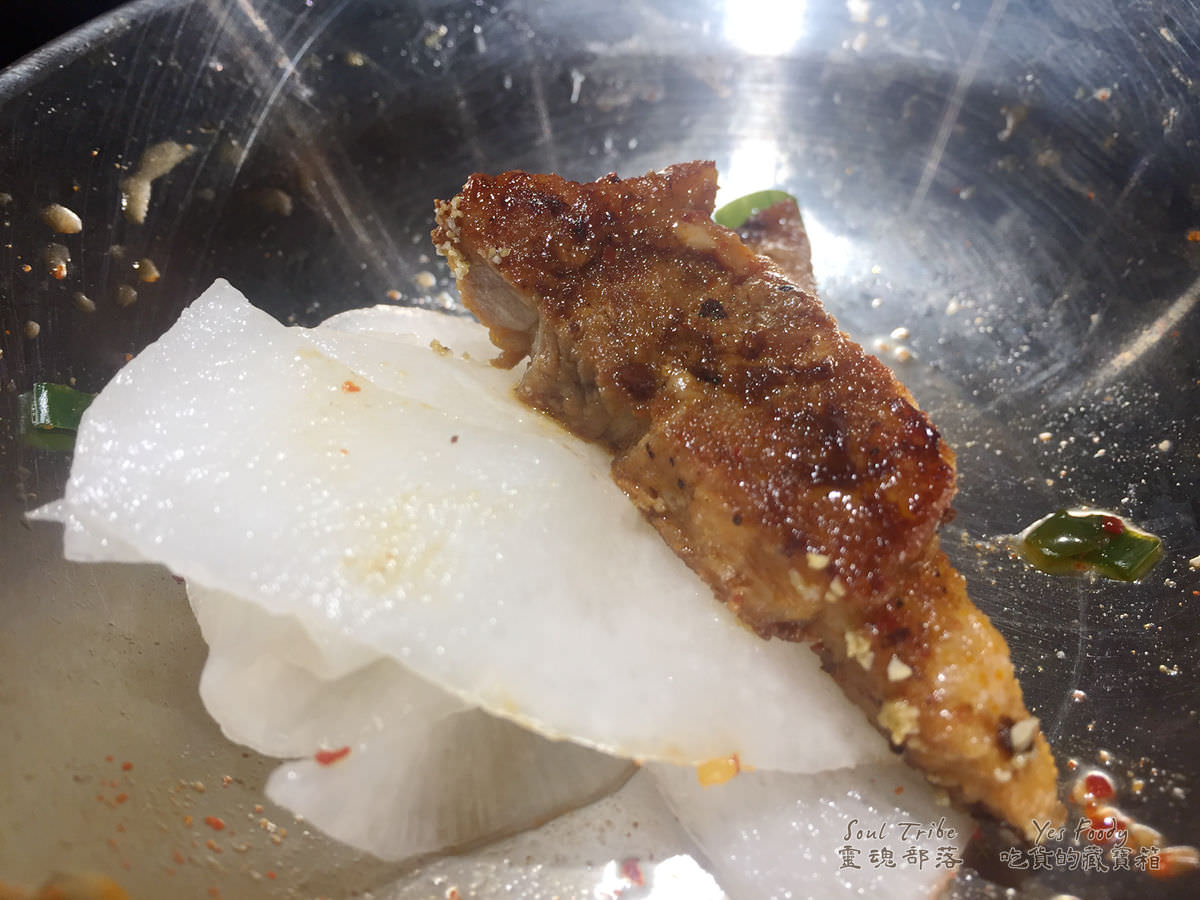 新北新店區。碧潭廣場阿豬媽韓式烤肉吃到飽 || 肥美五花肉烤到吱吱作響香氣四溢 - 第12張圖