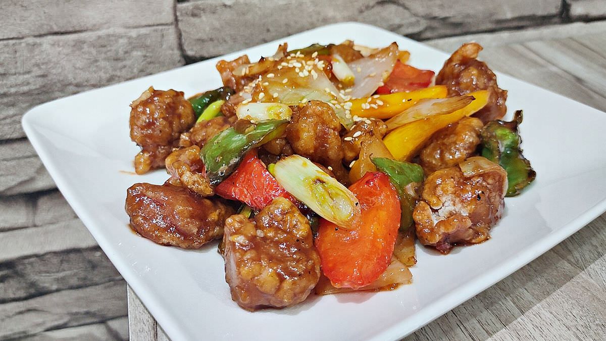 新北市中和區。就炒飯 || 中和興南夜市的好吃炒飯炒河粉,美味熱炒平價享用 - 第24張圖