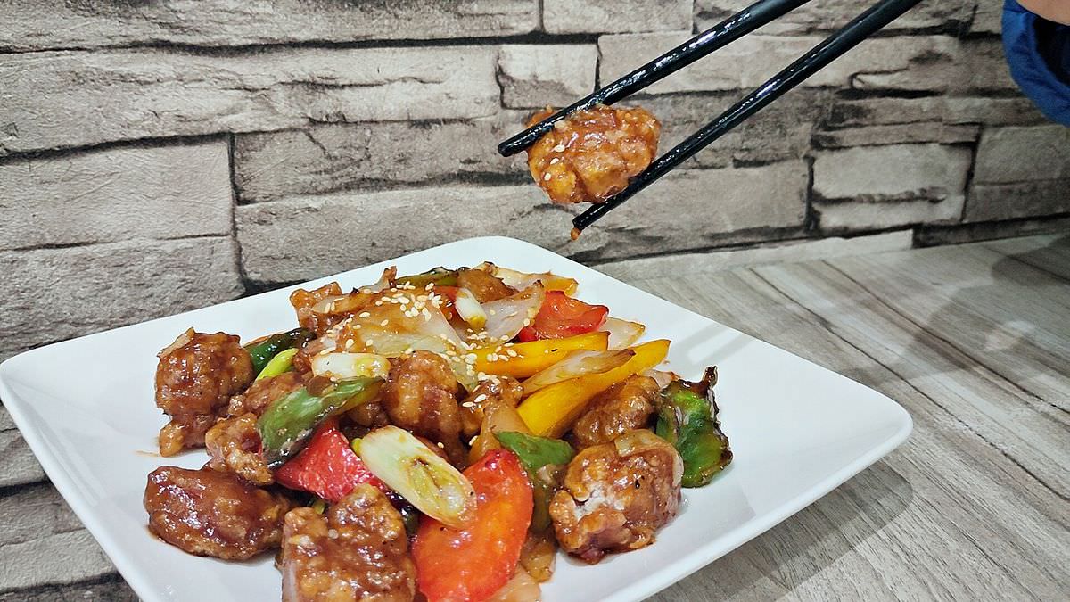 新北市中和區。就炒飯 || 中和興南夜市的好吃炒飯炒河粉,美味熱炒平價享用 - 第25張圖