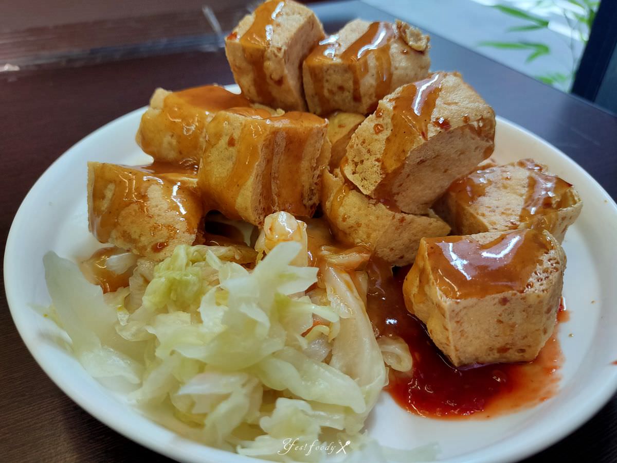 新北新店區。炳宏甘蔗麵線 || 用甘蔗大骨打造甜美湯底,配上香Q滷大腸和鮮美蚵仔的台味小吃 - 第6張圖