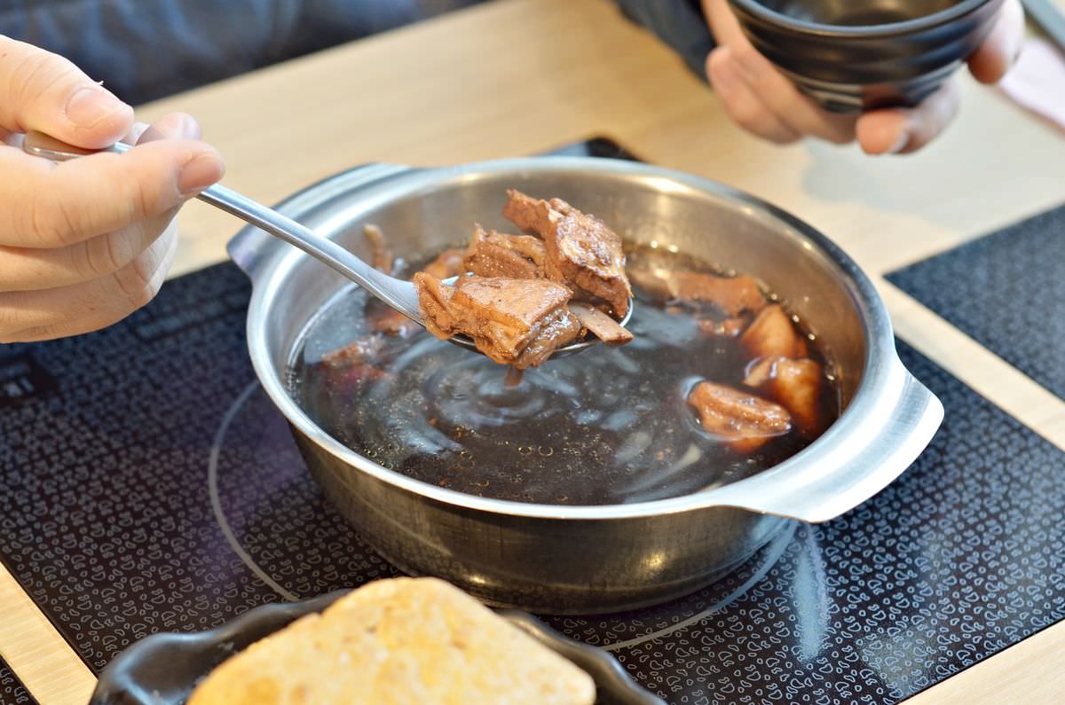 新北新店區。不一羊小羊肉 || 暖心又暖胃的羊肉料理,美味藥膳湯頭還可以續加唷 - 第14張圖