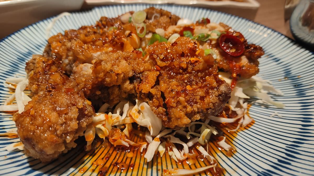 新北新店區。春至 麻辣大師 || 香麻濃郁涮嘴湯頭，飯麵功夫小菜都好吃，嗜辣吃貨還可挑戰隱藏版魔鬼椒辣度美味