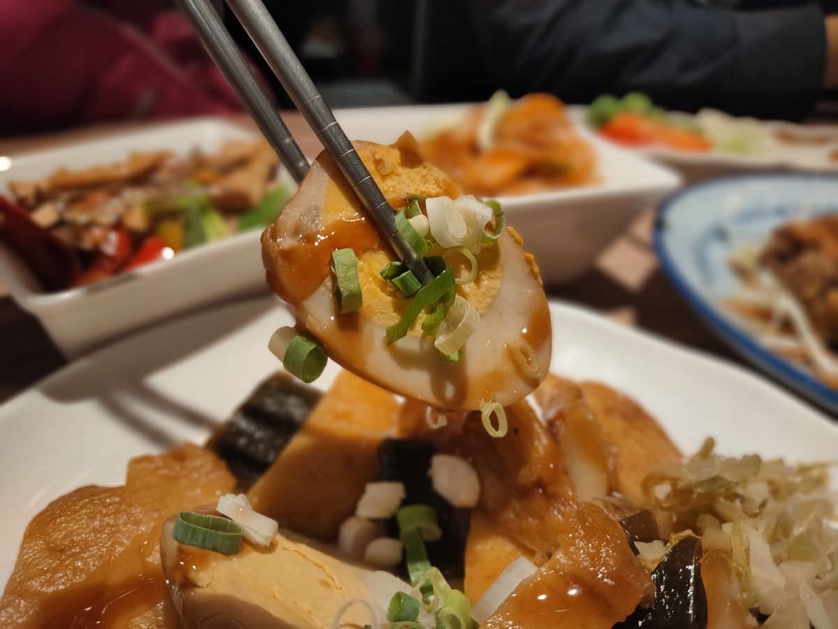 新北新店區。春至 麻辣大師 || 香麻濃郁涮嘴湯頭，飯麵功夫小菜都好吃，嗜辣吃貨還可挑戰隱藏版魔鬼椒辣度美味