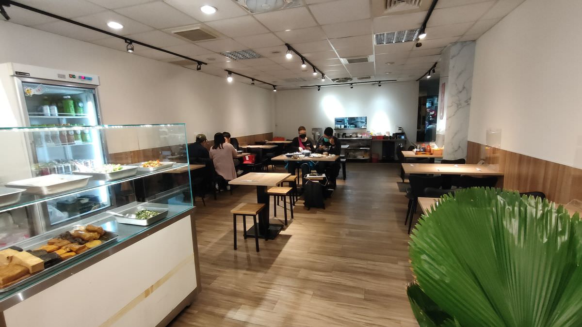 新北新店區。春至 麻辣大師 || 香麻濃郁涮嘴湯頭，飯麵功夫小菜都好吃，嗜辣吃貨還可挑戰隱藏版魔鬼椒辣度美味
