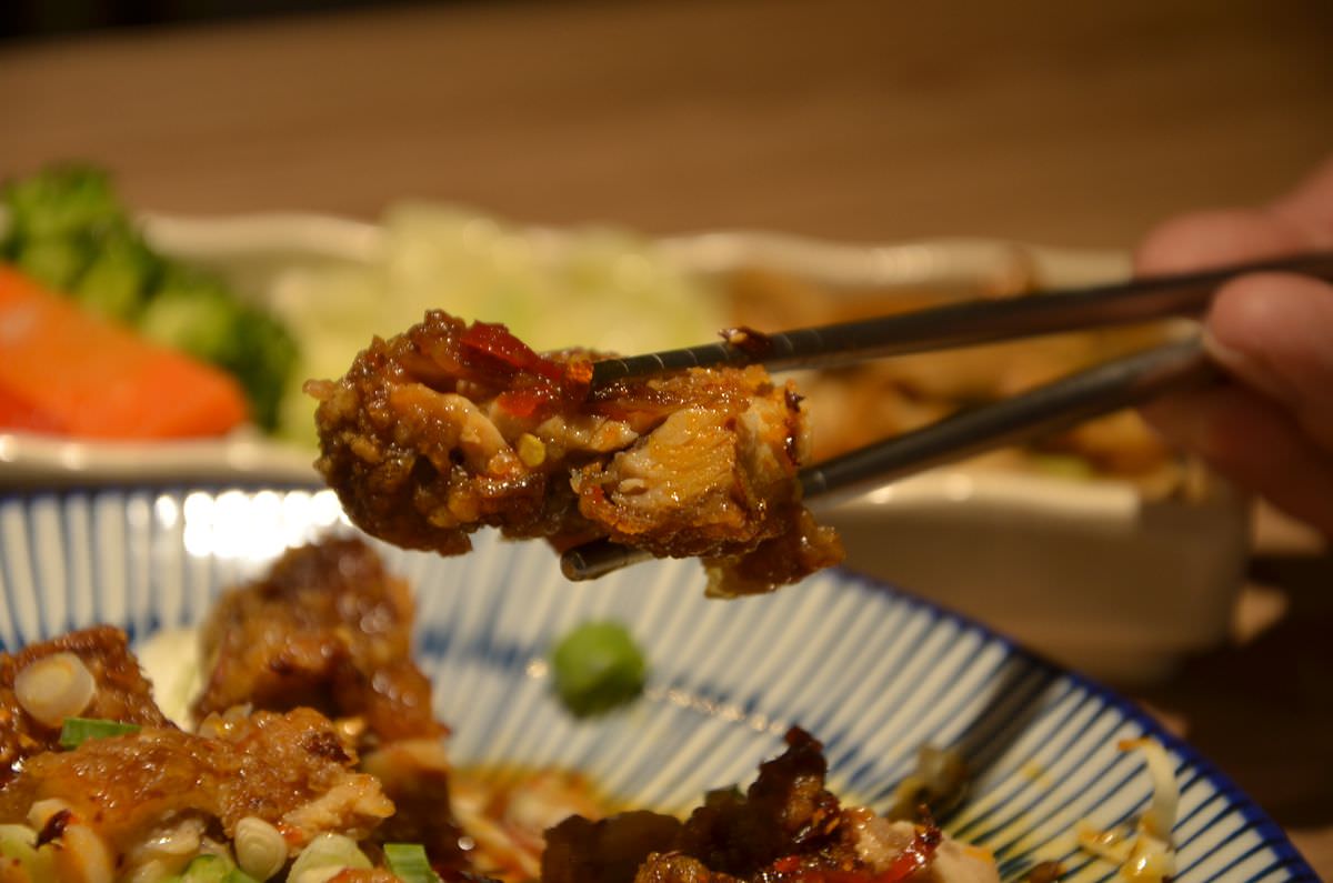 新北新店區。春至 麻辣大師 || 香麻濃郁涮嘴湯頭，飯麵功夫小菜都好吃，嗜辣吃貨還可挑戰隱藏版魔鬼椒辣度美味