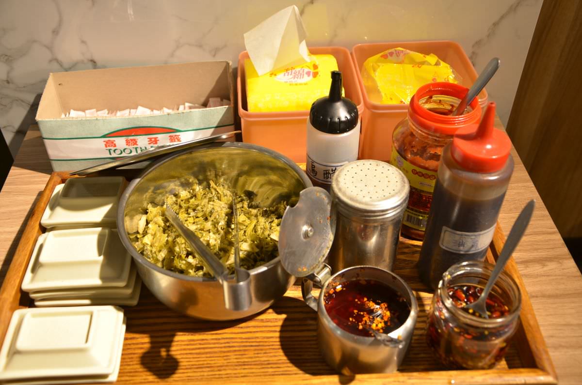 新北新店區。春至 麻辣大師 || 香麻濃郁涮嘴湯頭，飯麵功夫小菜都好吃，嗜辣吃貨還可挑戰隱藏版魔鬼椒辣度美味