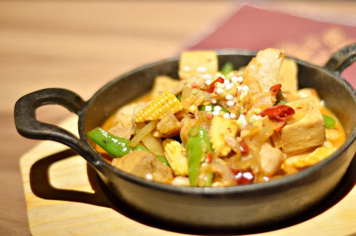 台北市大安區。離城放感情 || 慵懶氛圍感滿點的老宅餐酒館,六張犁聚餐必收口袋名單 - 第15張圖