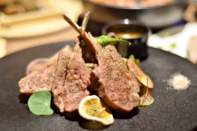 台北市大安區。離城放感情 || 慵懶氛圍感滿點的老宅餐酒館,六張犁聚餐必收口袋名單 - 第28張圖