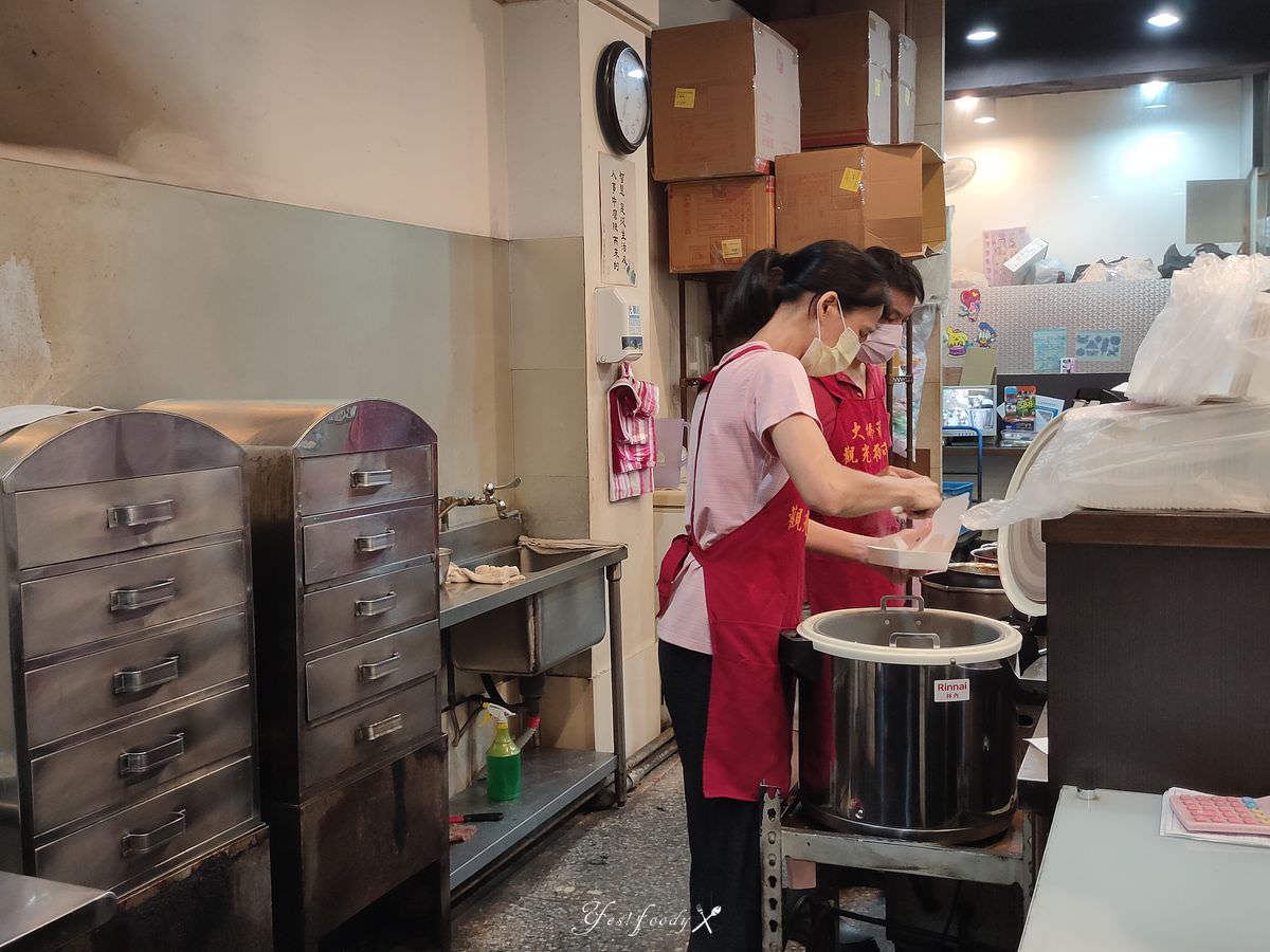 台北延三夜市。大橋頭滷肉飯||鹹香入味的焢肉與滷肉飯 - 第2張圖