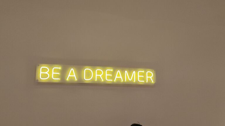 新北土城區。Dreamers Coffee Roasters 土城金城店 || 咖啡與糕點都美味。工作控最愛的不限時,有許多插座的咖啡廳 - 第3張圖