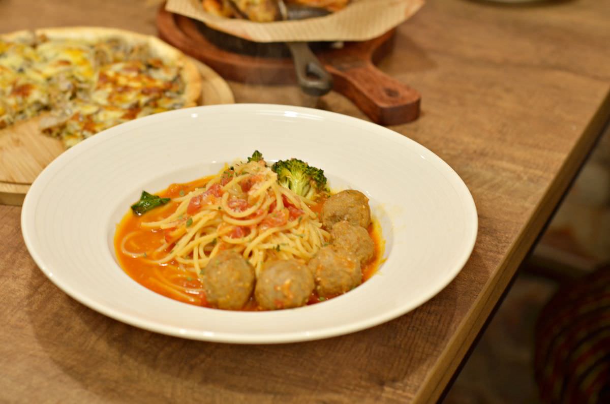 台北信義區。曉拾光義式餐廳 || 美味PIZZA、義大利麵與小農花茶,鄉村風格聚餐好選擇 - 第12張圖 台北信義區。曉拾光義式餐廳 || 美味PIZZA、義大利麵與小農花茶,鄉村風格聚餐好選擇