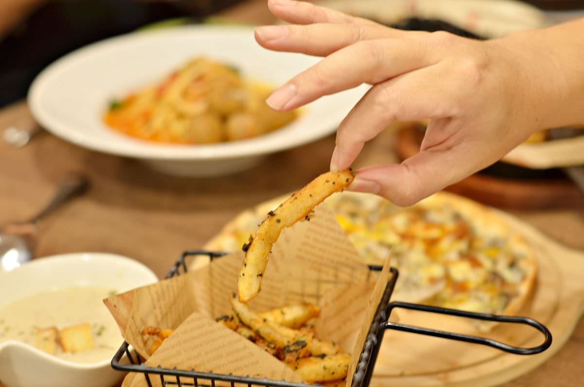 台北信義區。曉拾光義式餐廳 || 美味PIZZA、義大利麵與小農花茶,鄉村風格聚餐好選擇 - 第27張圖 台北信義區。曉拾光義式餐廳 || 美味PIZZA、義大利麵與小農花茶,鄉村風格聚餐好選擇