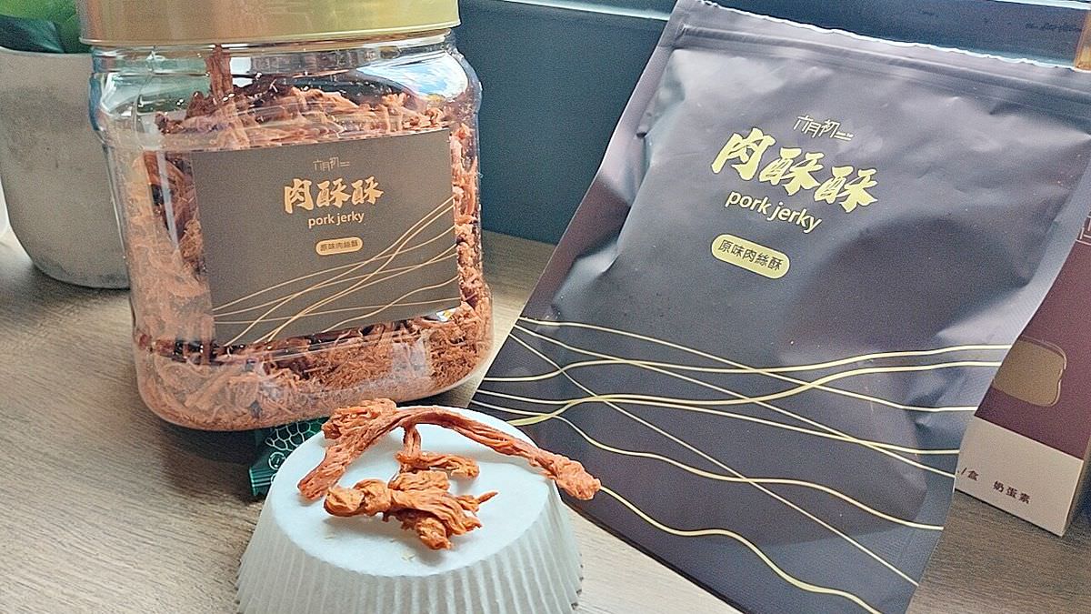 台北大同區。六月初一8結蛋捲 || 座落大稻埕的品牌概念店,2樓空間盡收迪化街景,精緻試吃體驗好幸福。期間限定好禮組合,用8結蛋捲傳遞獨一無二的珍貴祝福 - 第11張圖