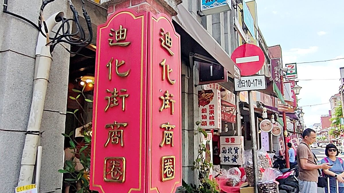 台北大同區。六月初一8結蛋捲 || 座落大稻埕的品牌概念店,2樓空間盡收迪化街景,精緻試吃體驗好幸福。期間限定好禮組合,用8結蛋捲傳遞獨一無二的珍貴祝福 - 第2張圖