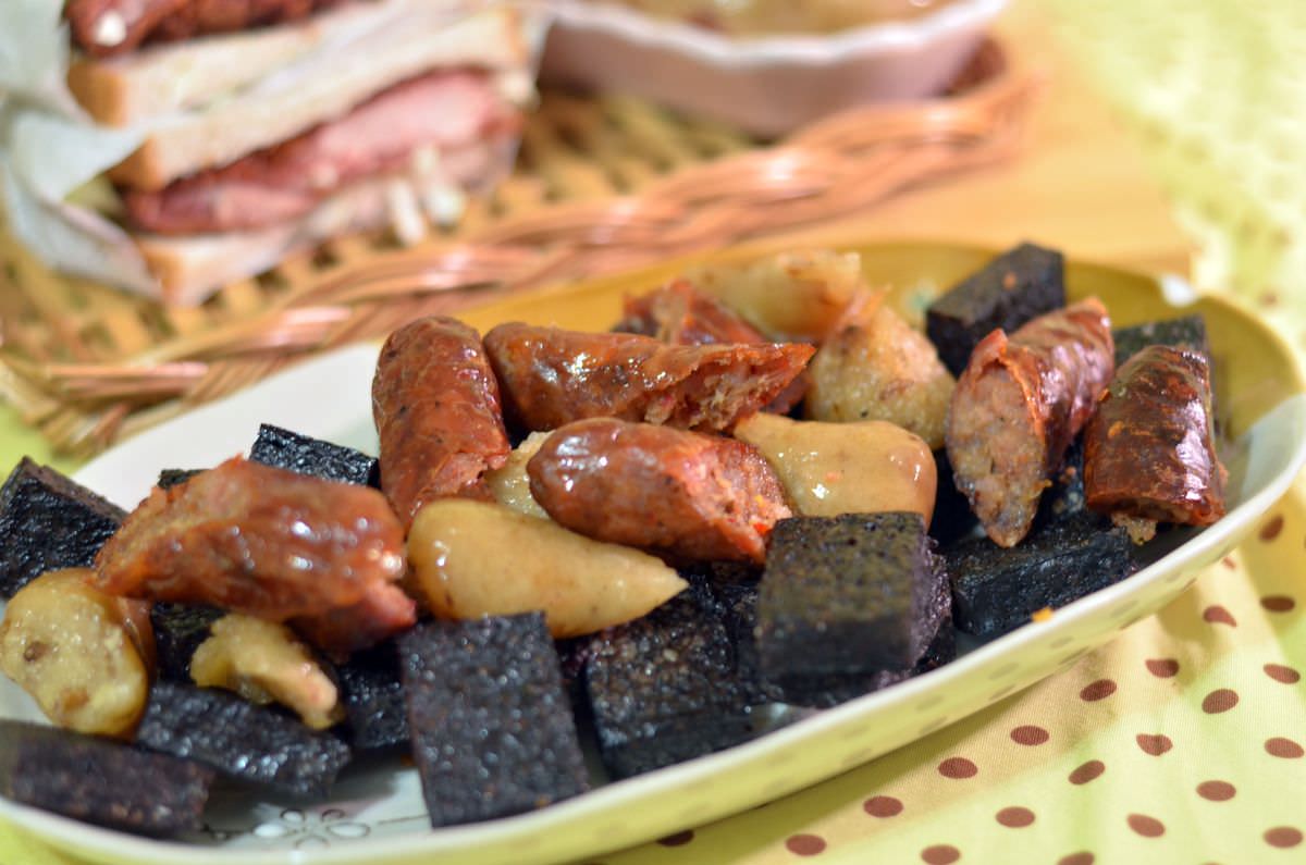 吃貨開箱。巧活食品 || 大廚料理方便菜,華陀雞去骨雞腿肉+川味花椒雞肉香腸+能量豬紅糟肉排!讓吃貨品味到健康與美味的結合!圍爐年菜單品推薦 - 第7張圖