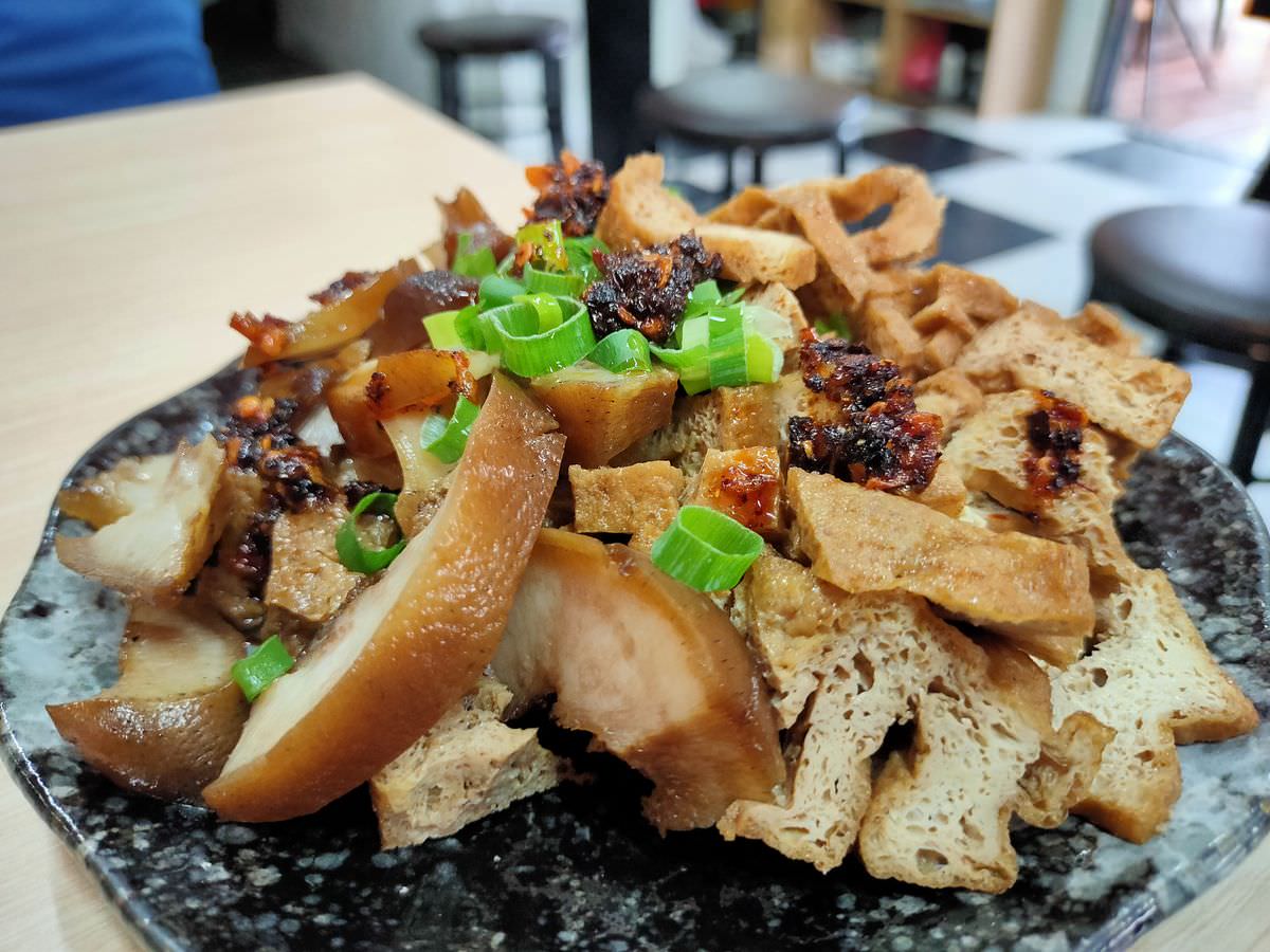 新北新店區。嗑餃子 || 碧潭旁的巨大爆汁韭黃鍋貼 - 第26張圖