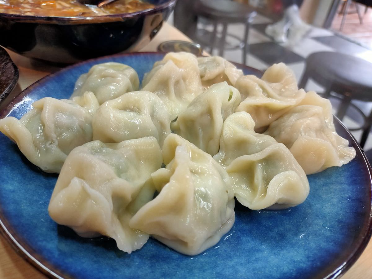 新北新店區。嗑餃子 || 碧潭旁的巨大爆汁韭黃鍋貼 - 第5張圖