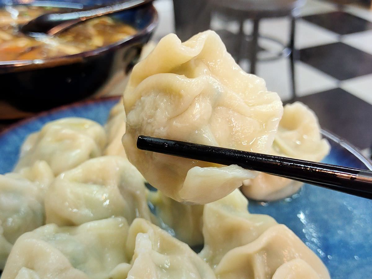 新北新店區。嗑餃子 || 碧潭旁的巨大爆汁韭黃鍋貼 - 第6張圖