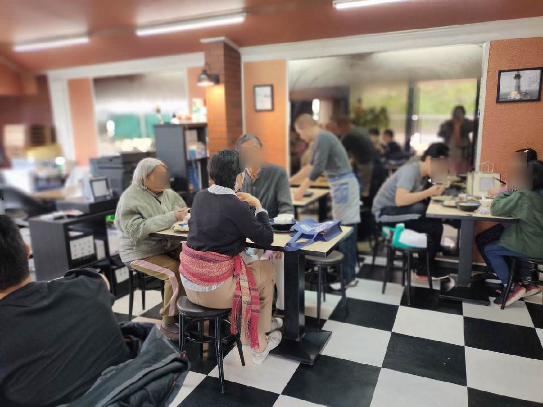 新北新店區。嗑餃子 || 碧潭旁的巨大爆汁韭黃鍋貼 - 第2張圖