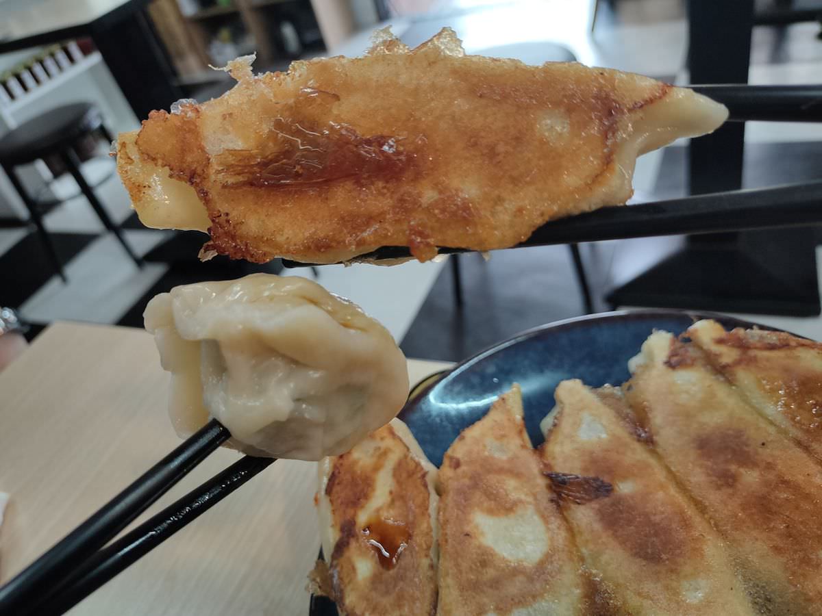 新北新店區。嗑餃子 || 碧潭旁的巨大爆汁韭黃鍋貼 - 第10張圖