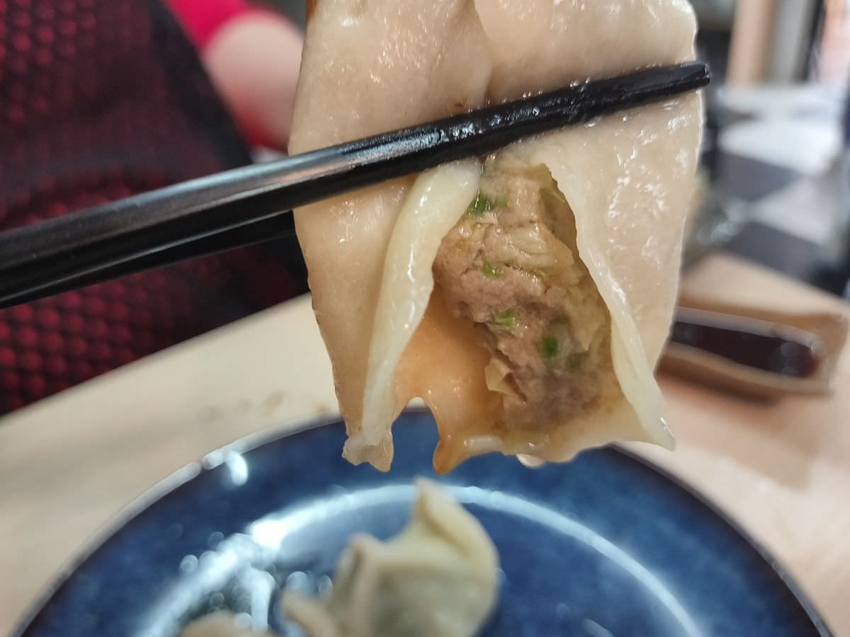 新北新店區。嗑餃子 || 碧潭旁的巨大爆汁韭黃鍋貼 - 第12張圖