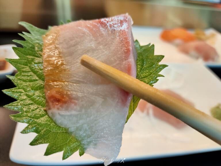 台北市大同區。丸隆生魚行 || 隱藏在大稻埕永樂市場中的日式料理,平價新鮮海味 - 第7張圖 丸隆生魚行綜合生魚片