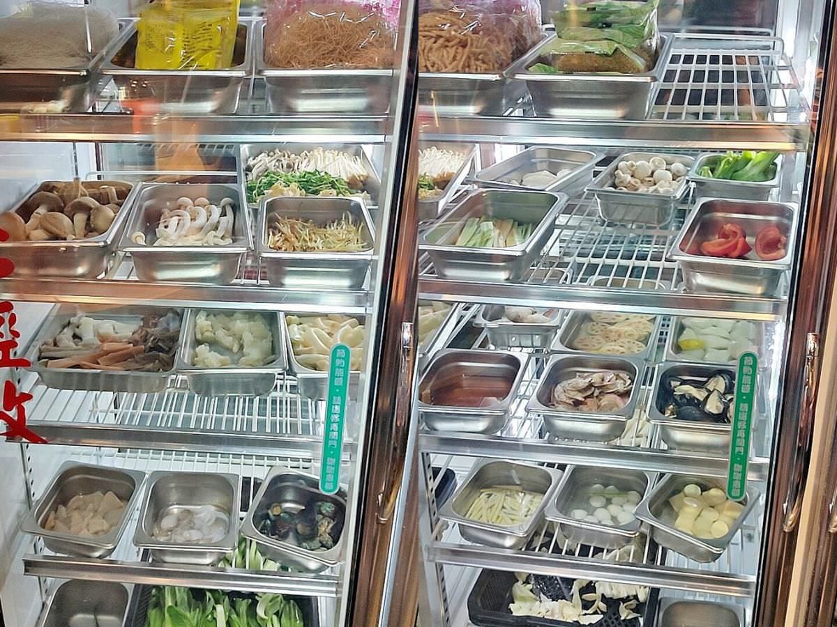 新北蘆洲區。蒙古紅麻辣火鍋吃到飽(蘆洲店) || 五款鮮美湯頭、現點現切肉品、百樣食材讓吃貨們吃個過癮