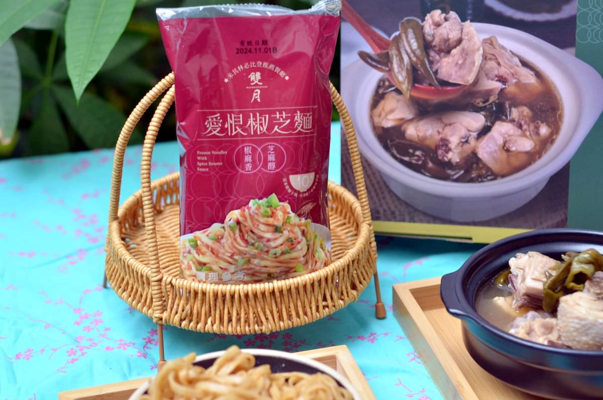吃貨開箱。雙月食品社 || 阿甘剝皮辣椒雞湯。好市多開箱推薦必買的米其林必比登美味 - 第8張圖