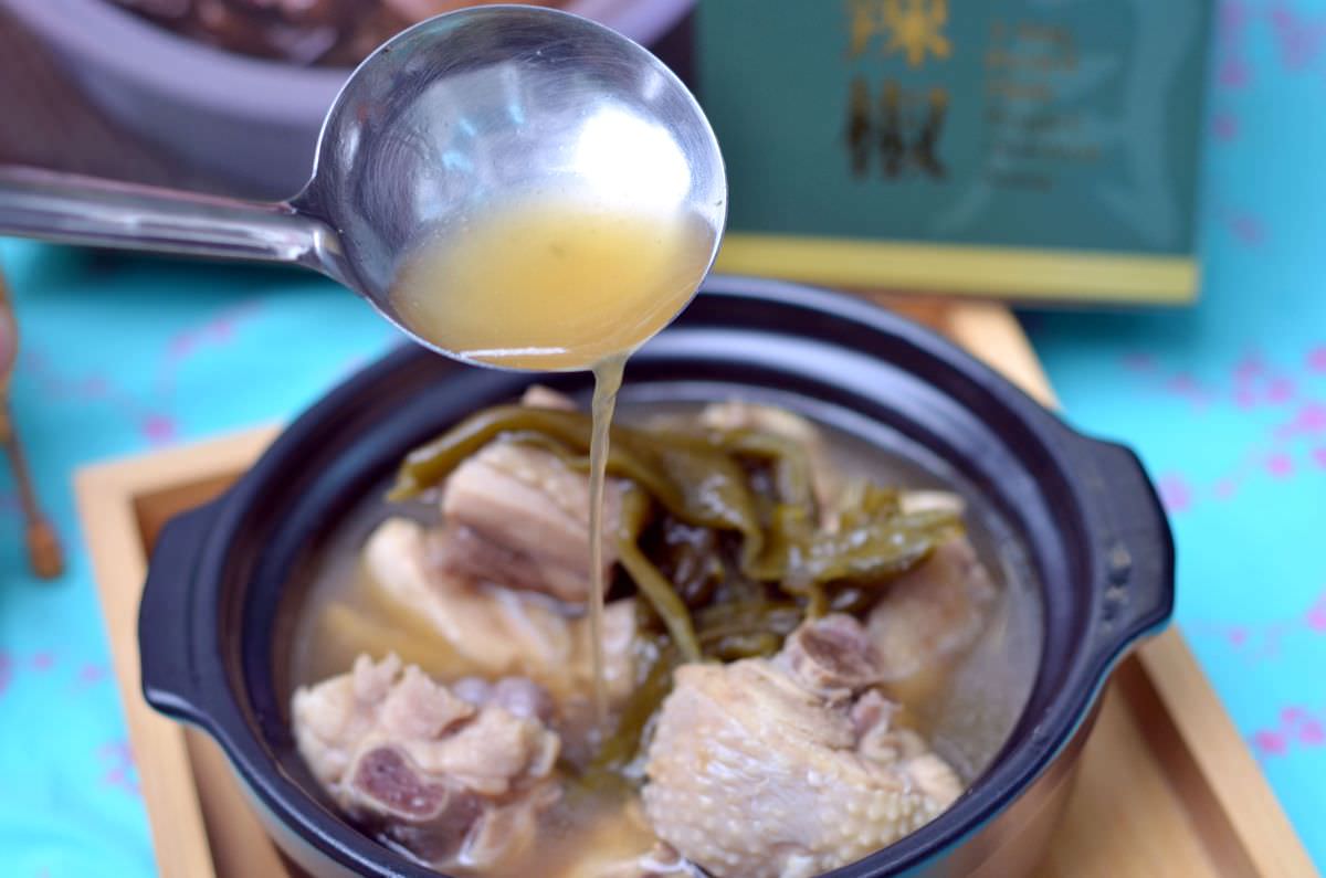 吃貨開箱。雙月食品社 || 阿甘剝皮辣椒雞湯。好市多開箱推薦必買的米其林必比登美味 - 第5張圖