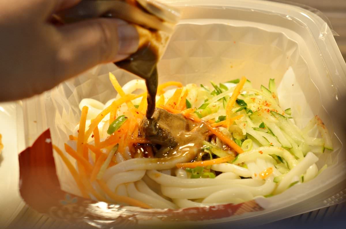 吃貨開箱。愛恨椒芝涼拌麵與吹風滷味 || 雙月食品社X全家超商強強聯手,一人就可以隨時獨享的米其林必比登美味 - 第3張圖