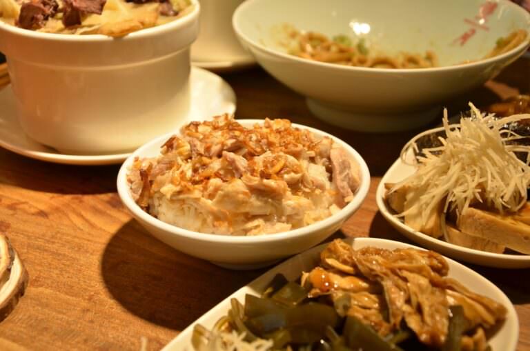 台北市中正區。雙月食品社(青島分店) || 功夫湯品好迷人,必吃米其林必比登推薦餐廳 - 第14張圖