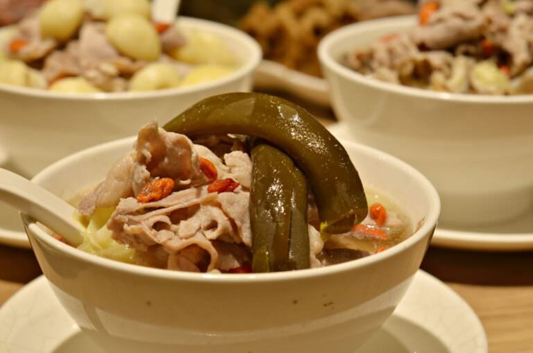 台北大安區。雙月食品社-森林公園店 || 宵夜也能吃到米其林必比登推薦暖心湯品與滷味好料理 - 第8張圖