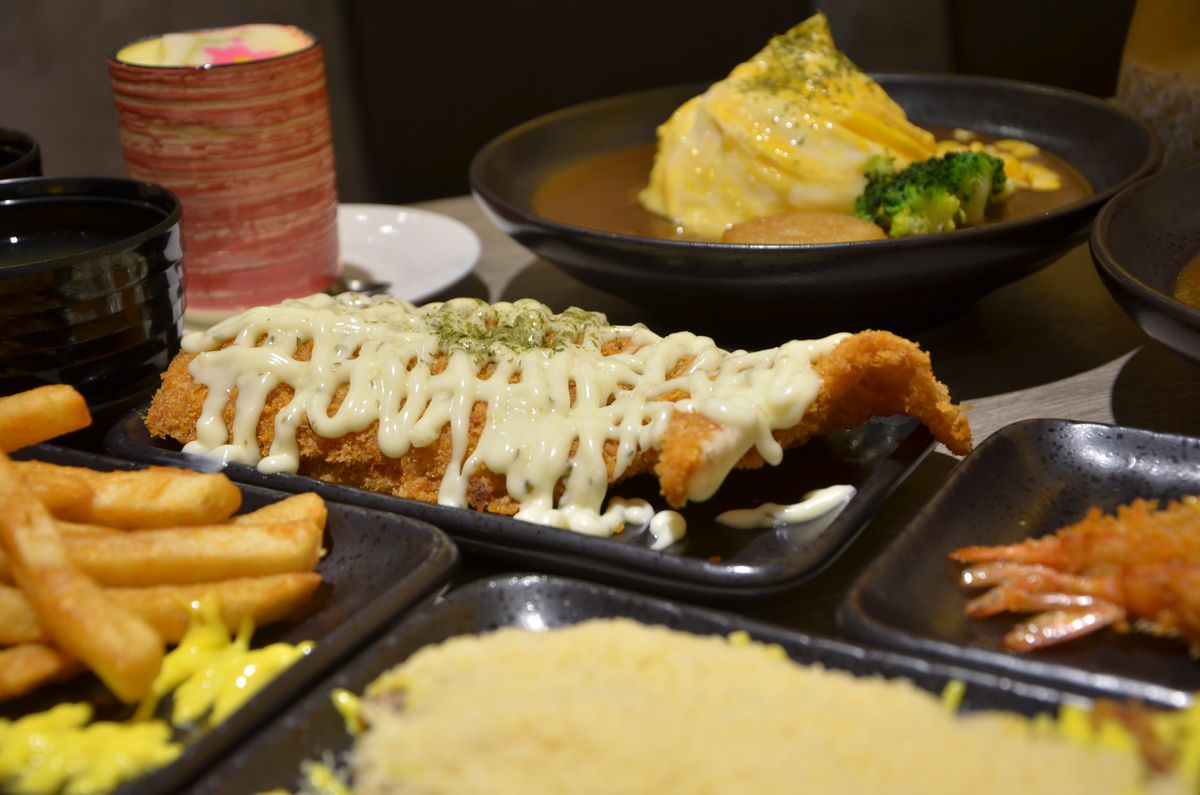 新北新店區。迎食流咖哩/蓋飯 || 貓奴必訪11只貓店長的日式咖哩店。大坪林站2號出口一分鐘就到 - 第8張圖