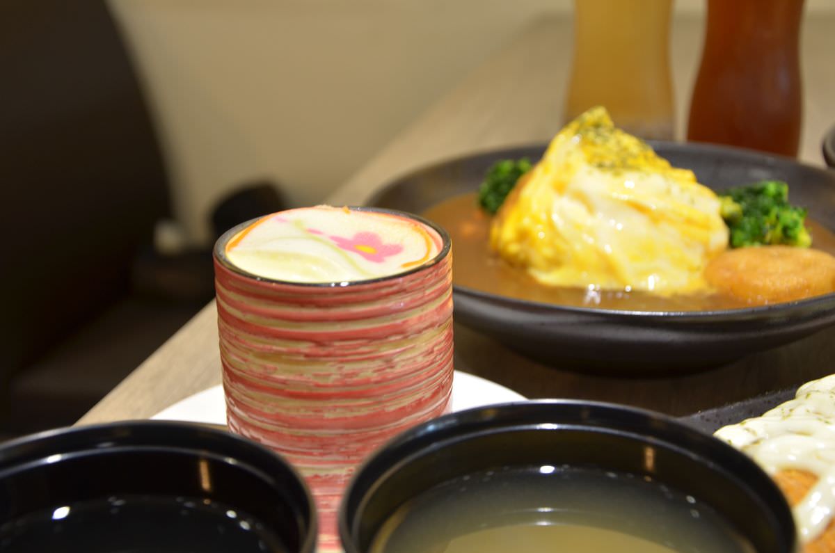 新北新店區。迎食流咖哩/蓋飯 || 貓奴必訪11只貓店長的日式咖哩店。大坪林站2號出口一分鐘就到 - 第13張圖