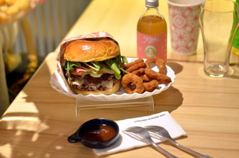 台北市松山區。暫停漢堡 Pauses Burger Bar || 清爽檸檬海陸堡雙重口感疊加大享受,優雅氛圍好放鬆 - 第4張圖